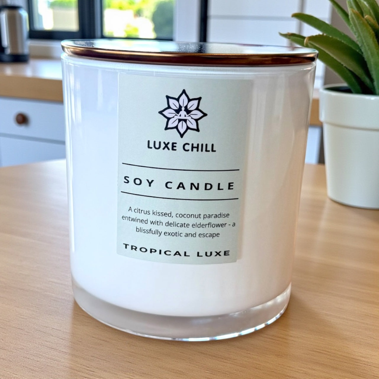 Luxe Chill Signature Candle - Tropical Luxe
